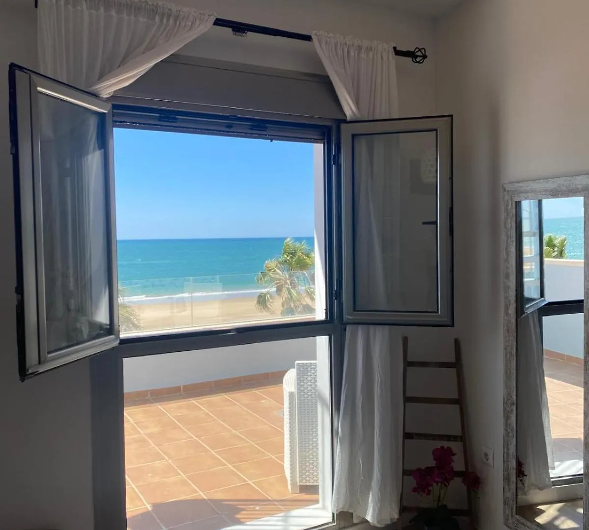 Apartment Ferienwohnung Atico Al Sol En Primera Linea De Playa Rota Spanien